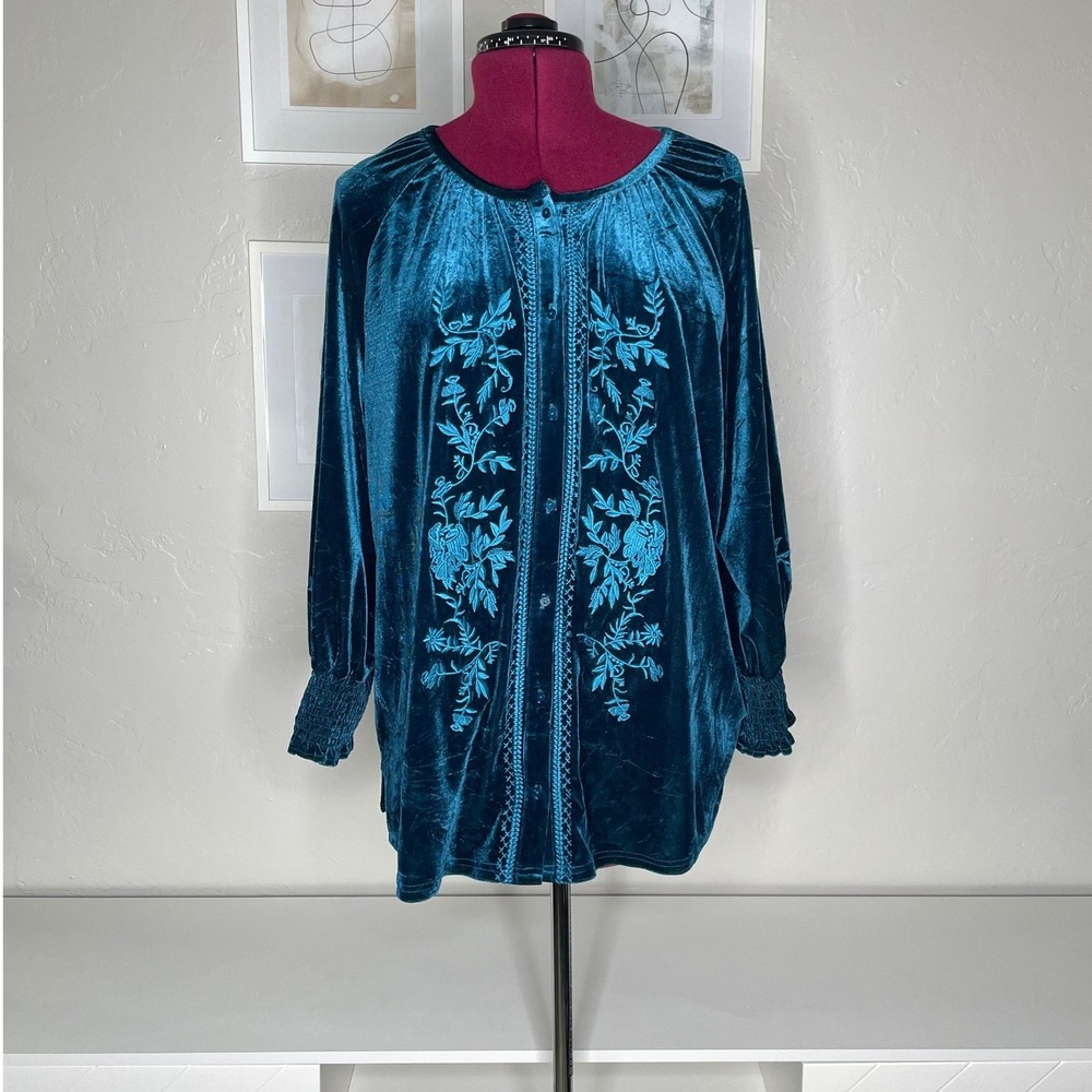 Calessa Velvet Top Women 1X Teal Blue Floral Embroidered Smocked Cuff Blouse